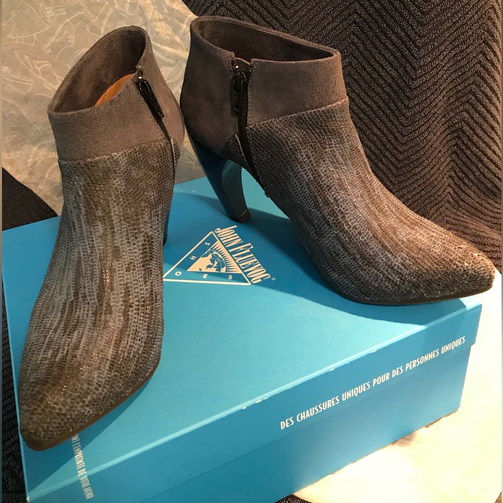 Fleuvog Garden of Enjoyment Bootie Pizzazz in Blue. Size 9.5.